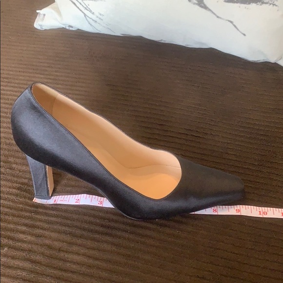 Manolo Blahnik black satin pumps - Picture 9 of 15